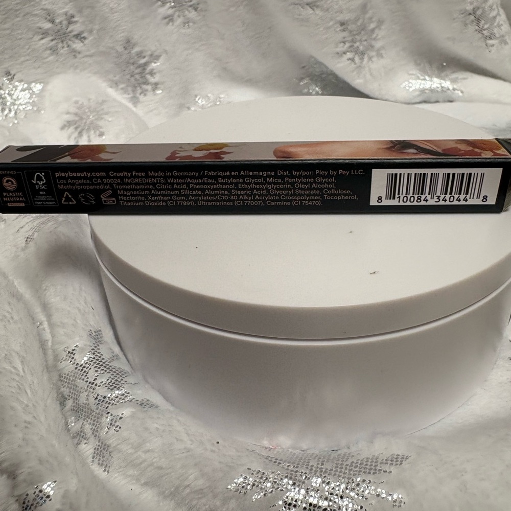 Pley Liquid Asset Foolproof Eyeliner in Purple Pley Full Size NIB - Picture 4 of 5